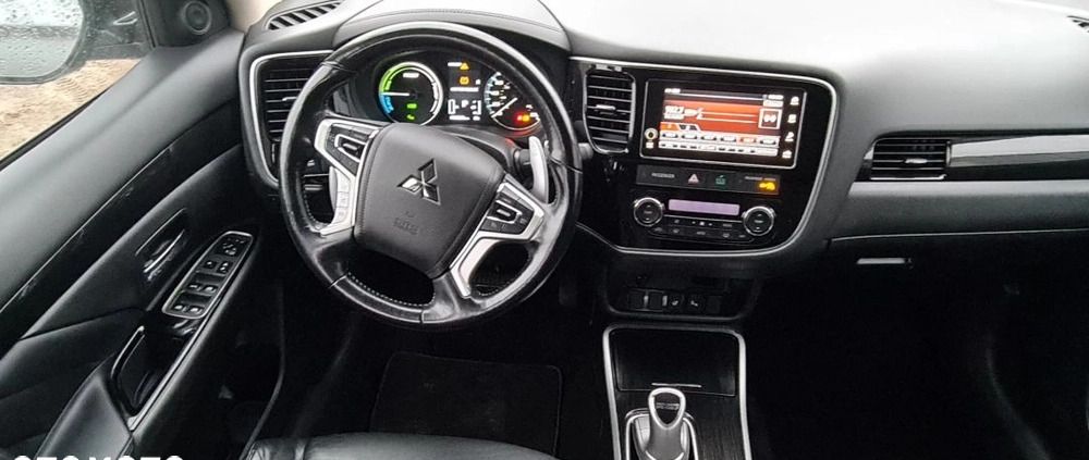 Mitsubishi Outlander cena 98900 przebieg: 63655, rok produkcji 2018 z Gostynin małe 379